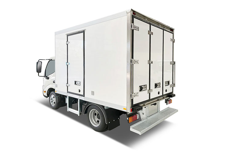 2,9 m langer kleiner Kühlwagenaufbau mit drei Hecktüren
